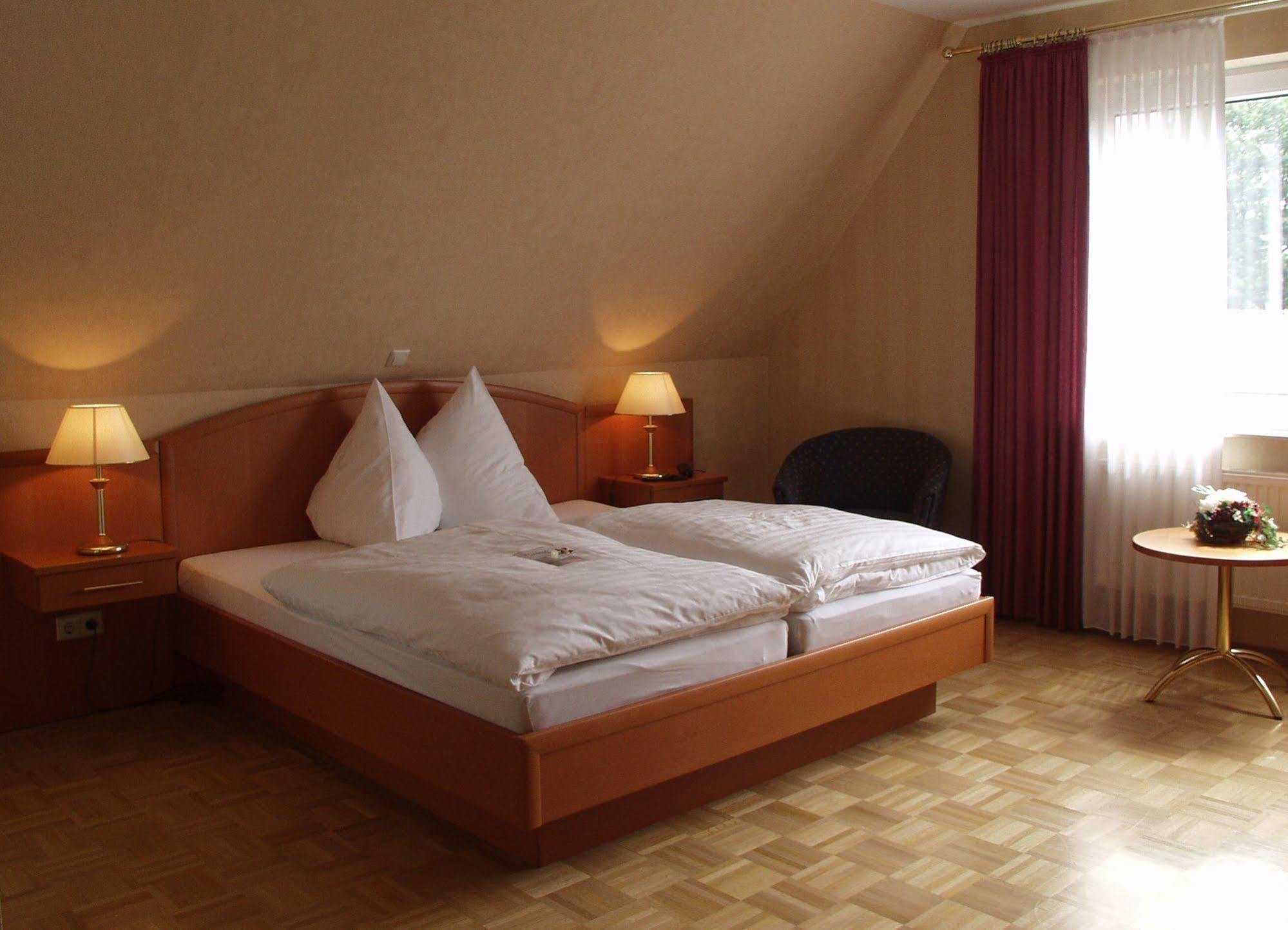 Hotel Zur Linde Heede Exterior foto